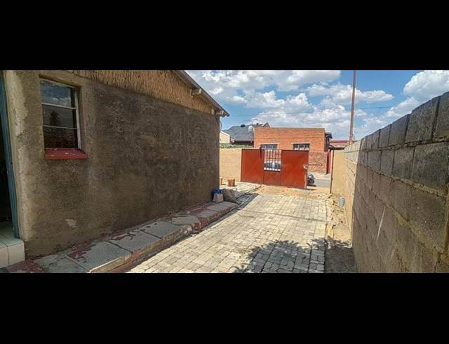 1 BEDROOM HOUSE FOR SALE IN MEADOWLANDS